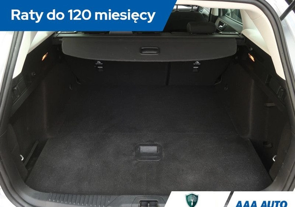 Ford Focus cena 70000 przebieg: 33993, rok produkcji 2019 z Nałęczów małe 172
